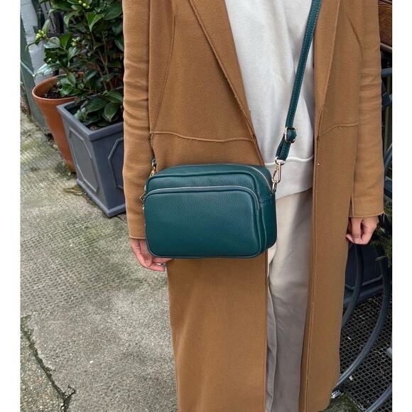 Fossil Teal Leather Crossbody Bag | Vintage Inspired | Fall City Street Style - Picture 10 of 16